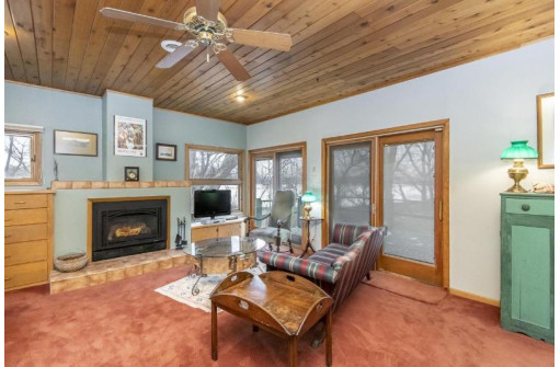 W20 Oakwood Drive, Delafield, WI 53018