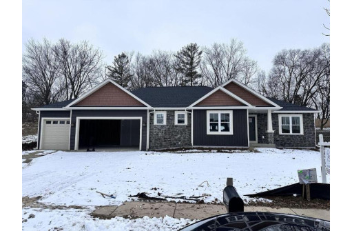 513 Pheasant Trail, Deerfield, WI 53531