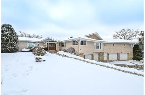 S68W18118 Island Drive, Muskego, WI 53150-9090