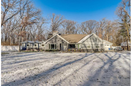 288 Stearns Road, Fontana, WI 53125