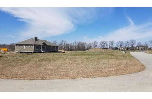 W208N16303 Renee Way LT17, Jackson, WI 53037-8946