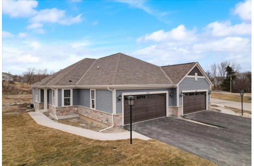 W204N17635 Laurel Place 401, Jackson, WI 53037