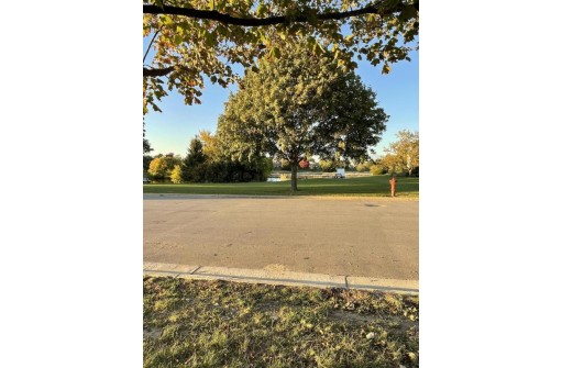 514 Hickory Hollow Road 0401, Waterford, WI 53185
