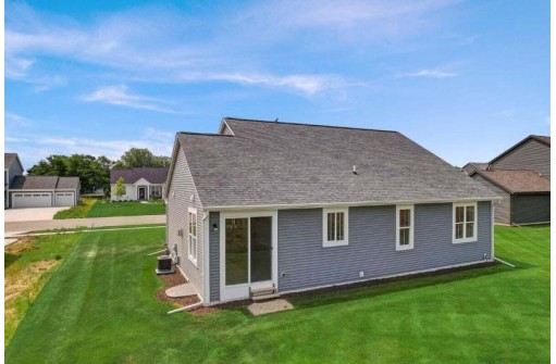 2698 Red Oak Lane, East Troy, WI 53120