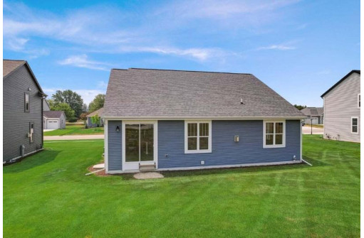 2710 Red Oak Lane, East Troy, WI 53120