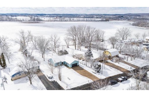 2997 Smith Lake Road, West Bend, WI 53090-8638