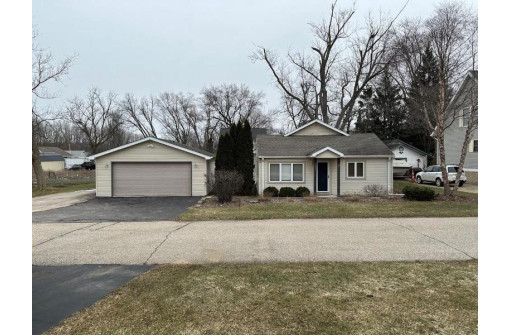 4214 Poplar Drive, Delavan, WI 53115