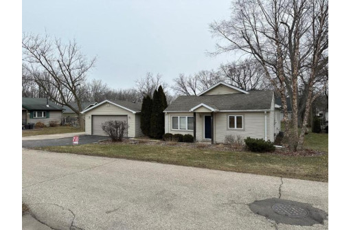 4214 Poplar Drive, Delavan, WI 53115