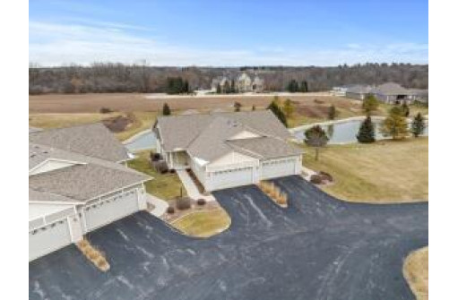 1936 Ravenswood Lane, Manitowoc, WI 54220