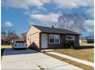 5739 North 61st Street Milwaukee, WI 53218