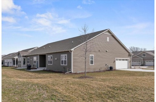 7908 West Park Circle Way South, Franklin, WI 53132