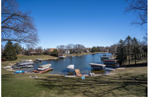 W356N5212 Lakeshore Drive, Oconomowoc, WI 53066-3245