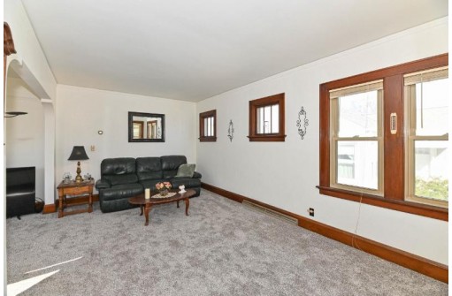 2363 South 73rd Street, West Allis, WI 53219-1805