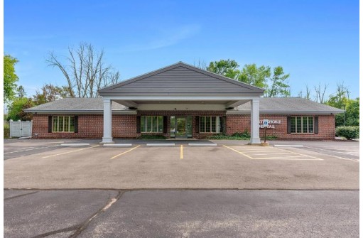 2505 West Mequon Road, Mequon, WI 53092-3166