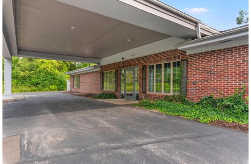 2505 West Mequon Road, Mequon, WI 53092-3166