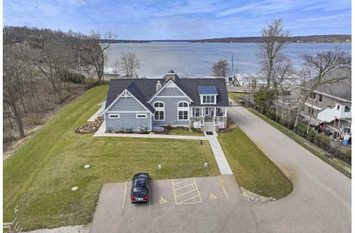 312 Bowing Way, Lake Geneva, WI 53147