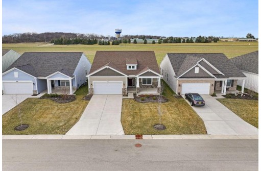 312 Bowing Way, Lake Geneva, WI 53147