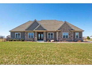 1671 Whistling Hill Circle Hartland, WI 53029-2012