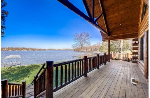 N60W34978 Lake Drive, Oconomowoc, WI 53066-2463