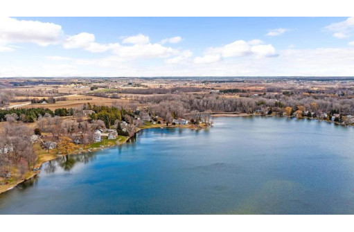 2485 North Wallace Lake Drive, West Bend, WI 53090-1150