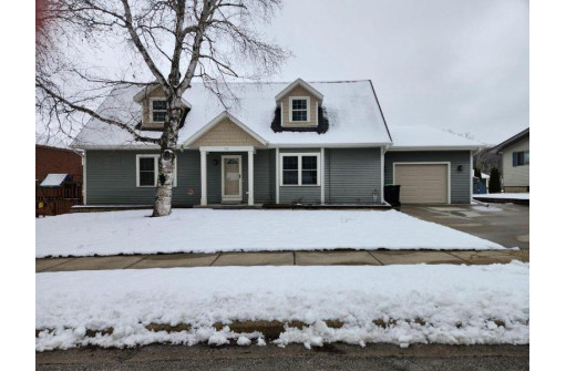 704 Moraine Court, Kewaskum, WI 53040