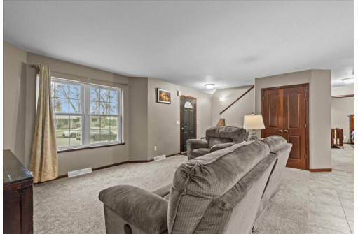 704 Moraine Court, Kewaskum, WI 53040