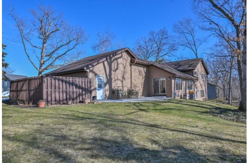 27421 Le Mays Court, Waterford, WI 53185-1987