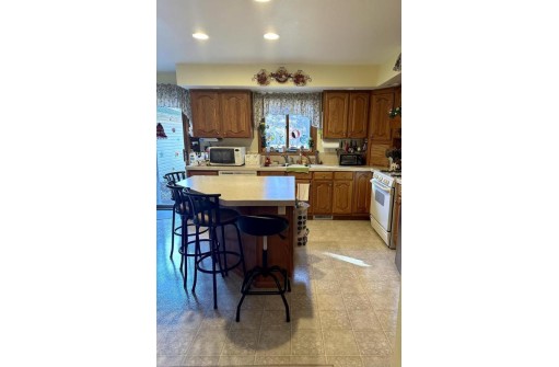 212 Walden Oaks Way, Nekoosa, WI 54457