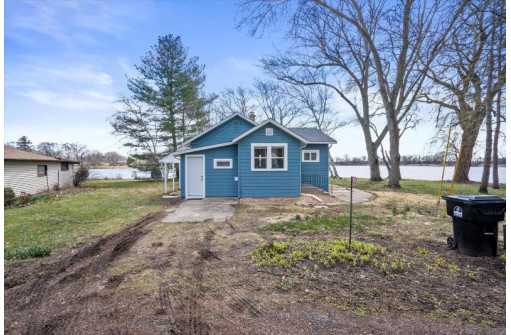 N6204 West Lakeshore Drive, Burlington, WI 53105