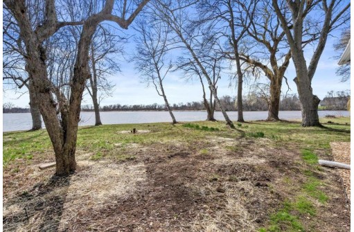 N6204 West Lakeshore Drive, Burlington, WI 53105