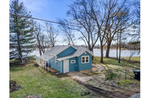 N6204 West Lakeshore Drive, Burlington, WI 53105