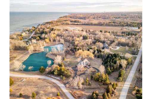 5015 Blackstock Road, Sheboygan, WI 53083-2206