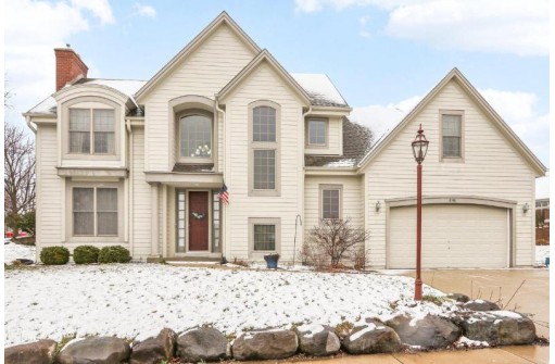 2146 Deer Path, Waukesha, WI 53189-8237