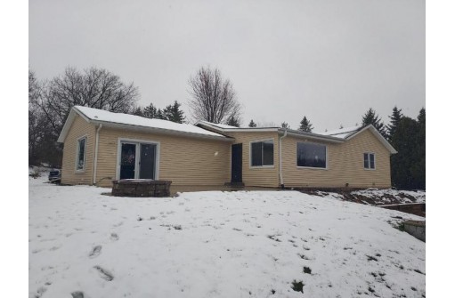 N1446 Coolidge Road, Oconomowoc, WI 53066-9533