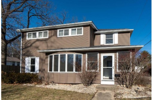 1421 Dodge Street, Lake Geneva, WI 53147