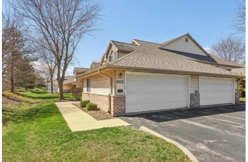 4939 West Maple Leaf Circle, Greenfield, WI 53220-2780