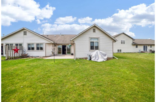 108 Fenceline Avenue B, Iron Ridge, WI 53035-9511