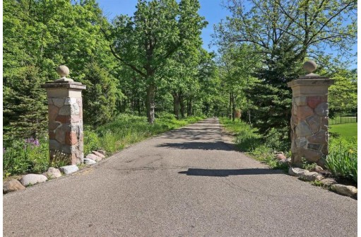 N2253 Bonnie Brae Lane, Lake Geneva, WI 53147-3837