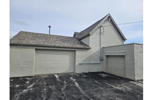 N91W16356 Pershing Avenue, Menomonee Falls, WI 53051-2128