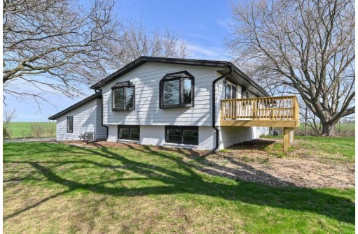 W6582 Hazel Ridge Road, Elkhorn, WI 53121-4203