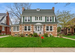 1925 Forest Street Wauwatosa, WI 53213-2152