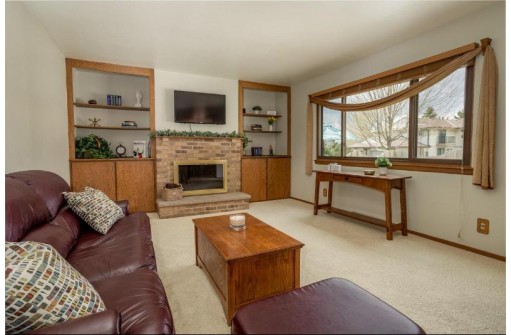 W178N9736 Riversbend Circle West, Germantown, WI 53022