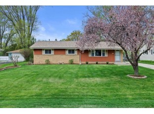 5302 West Donna Drive Brown Deer, WI 53223-3030