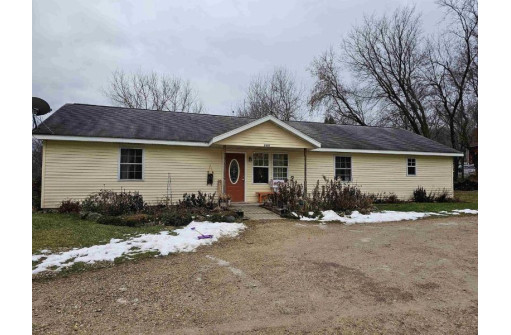 E3437 South Apple Tree Lane, Waupaca, WI 54981