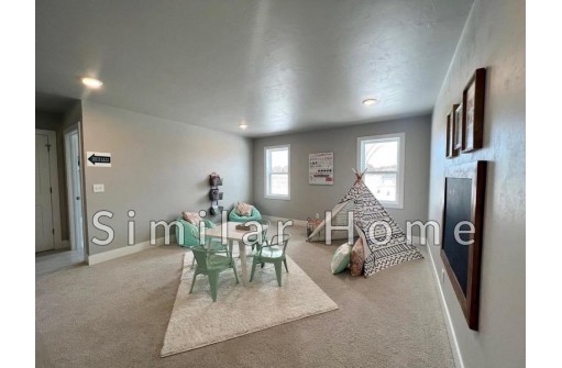 4240 North Rose Meadow Lane, Appleton, WI 54913