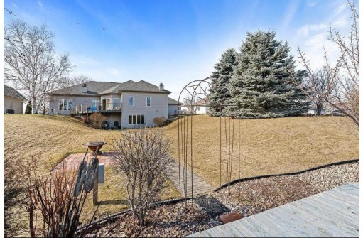 5230 Channel View Drive, Oshkosh, WI 54901-1352