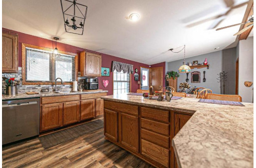 E2260 Maple Lane, Waupaca, WI 54981