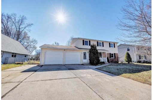 434 South St Bernard Drive, De Pere, WI 54115-2409