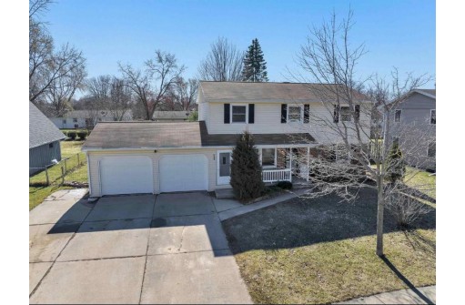 434 South St Bernard Drive, De Pere, WI 54115-2409