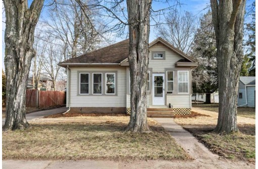 55 Hughes Street, Clintonville, WI 54929-1556